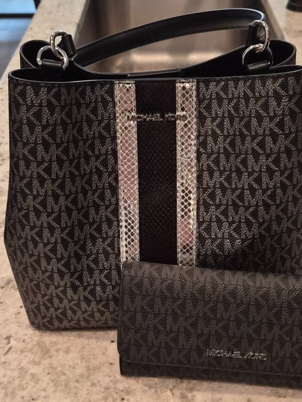 Michael Kors Pratt Medium Signature Logo and Metallic Shoulder Bag w/wallet